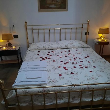 מנרבה דל גארדה B&B Casa Santa Lucia מראה חיצוני תמונה
